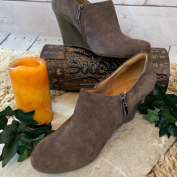 clarks artisan ankle boots